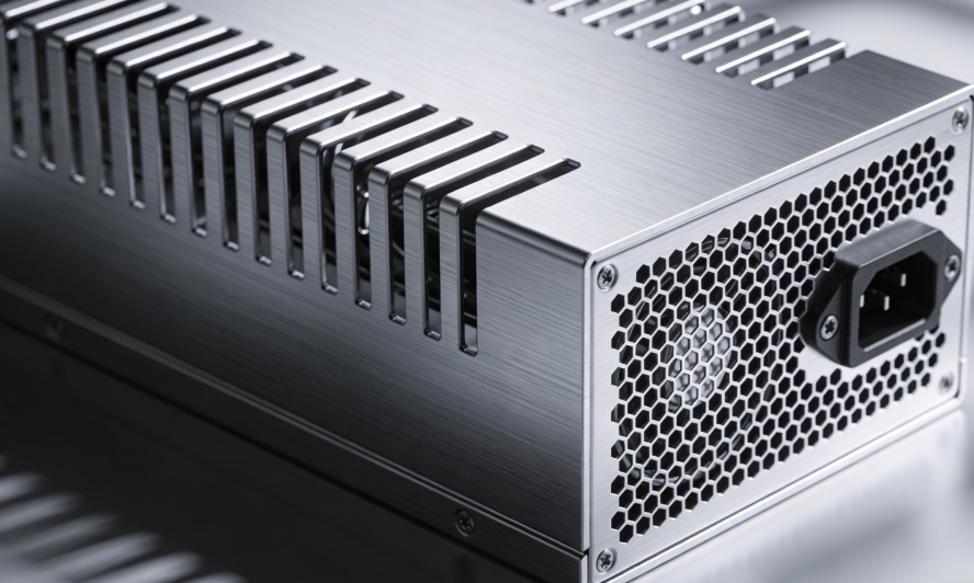 산업용 맞춤형 인클로저 제작 시 스테인리스 스틸과 알루미늄 중 어떤 재질을 선택해야 할까요?