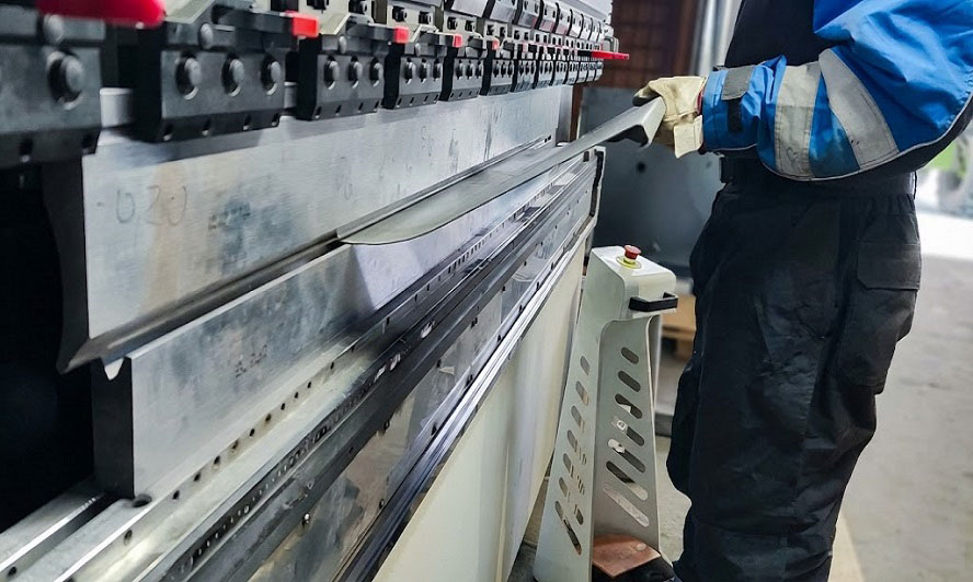 판금 가공 서비스에는 무엇이 포함되나요?